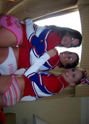 Teenie Cheerleaders